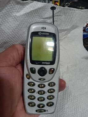 Silver Verizon Kyocera  Old School Classic Cell Phone - Silver